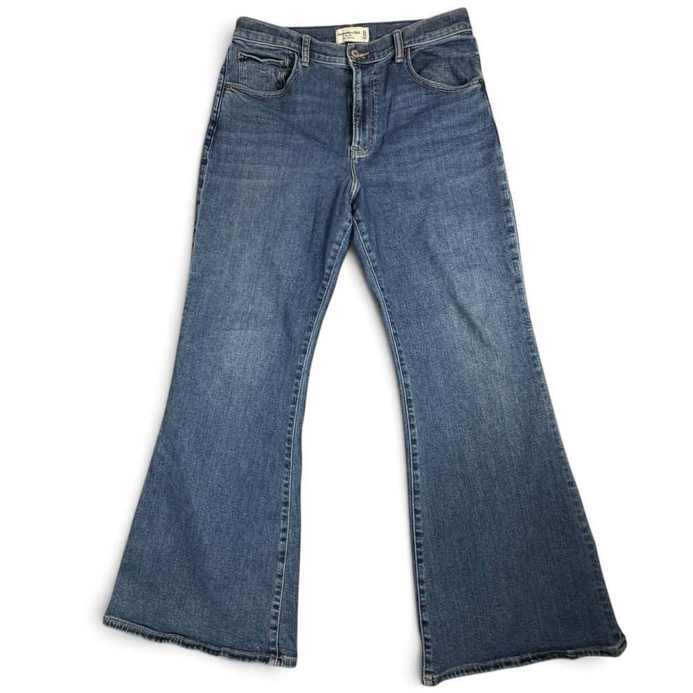 Abercrombie & Fitch Curve Love Ultra High Rise Flare Jeans sz 32 - 29 in inseam
